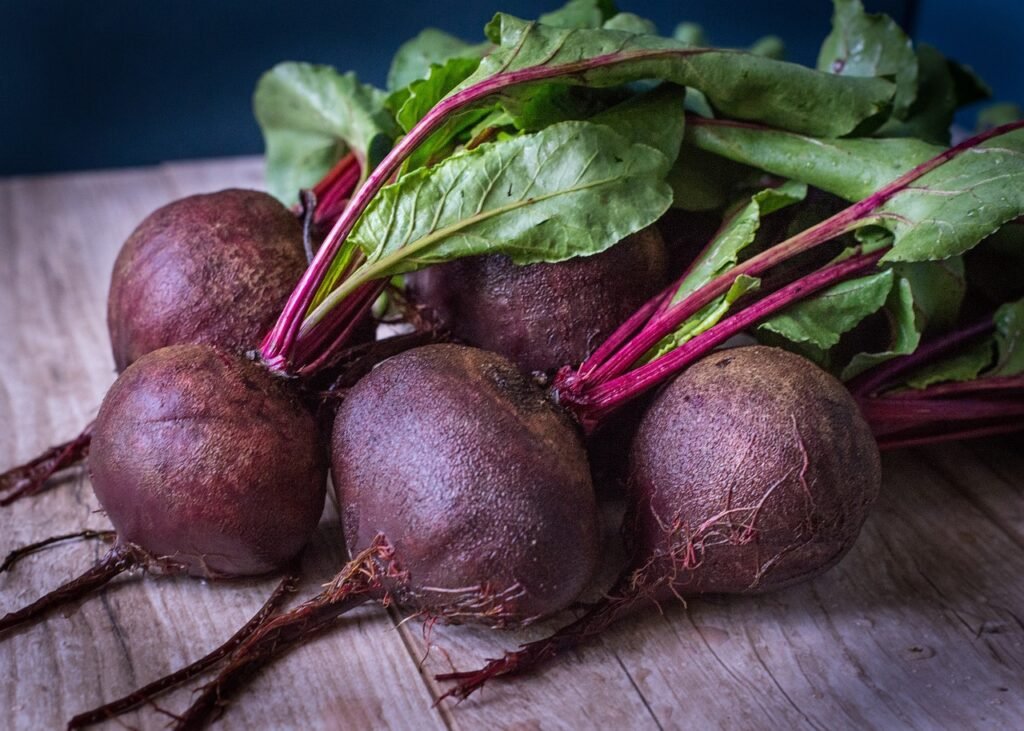 beets, purple, green-2861272.jpg